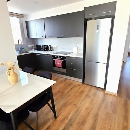 Premium Comfort Living, Elegant 2br Apartment *