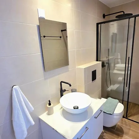 Premium Comfort Living, Elegant 2br Apartment